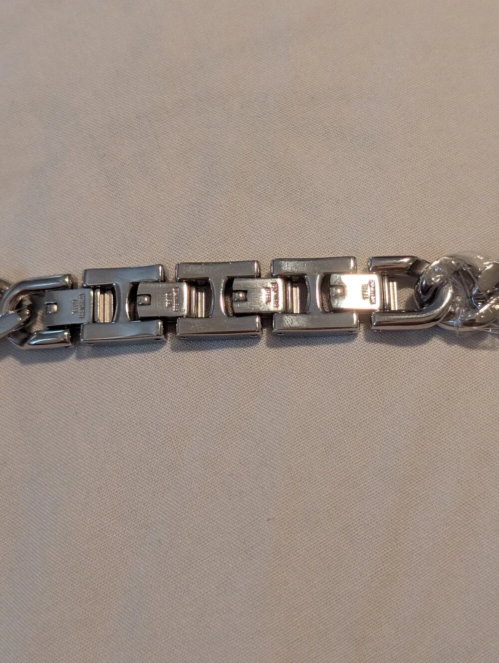 Kate SpadeHolland Silver Dial Stainless Steel Twist Ladies Watch